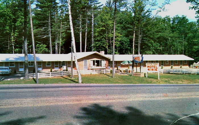 Woodlands Motel (Bambi Park Motel) - Old Post Card